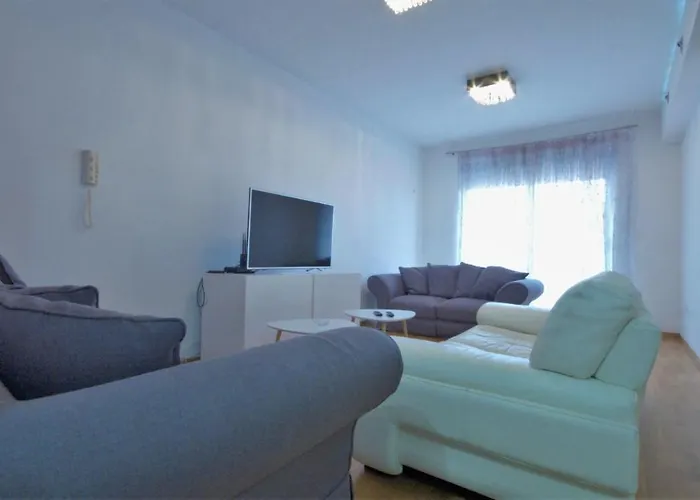 M&L Lux 3-Bedroom Apartment
